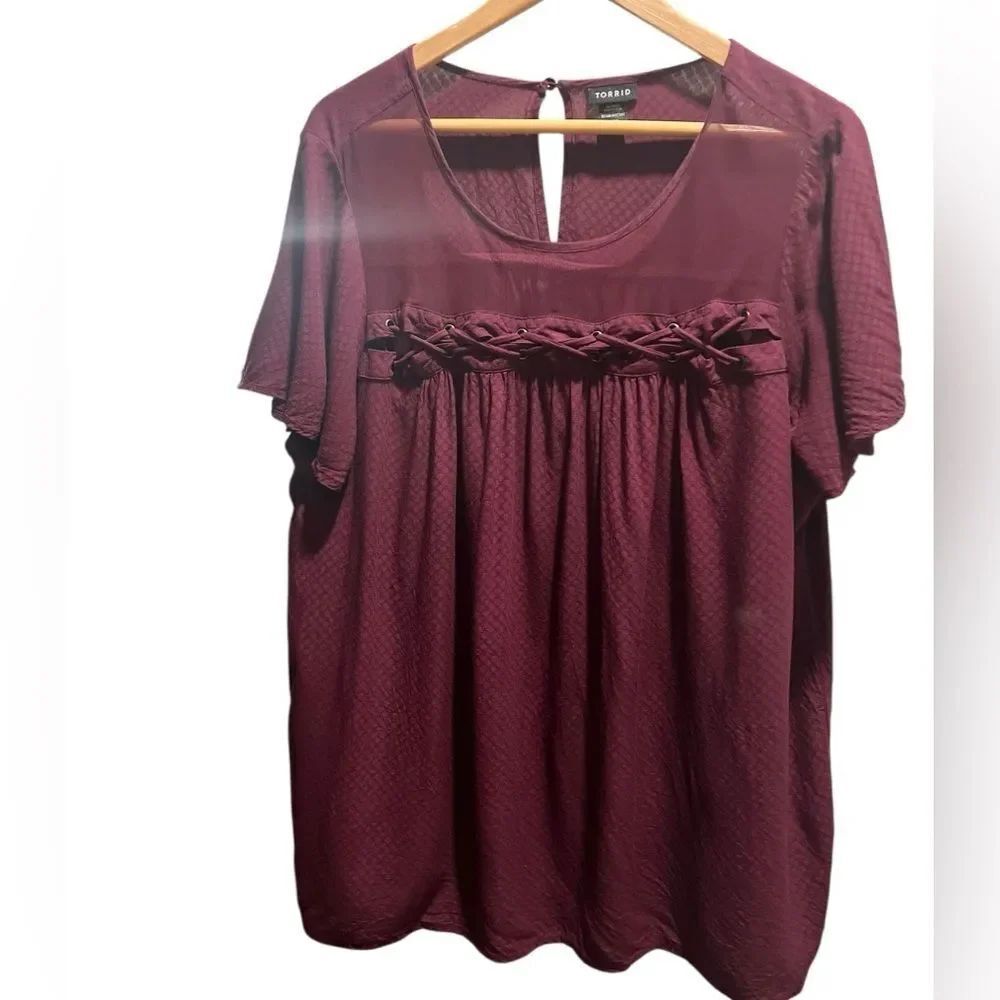 Torrid Textured Lace-Up Waist Blouse Burgundy Size 2